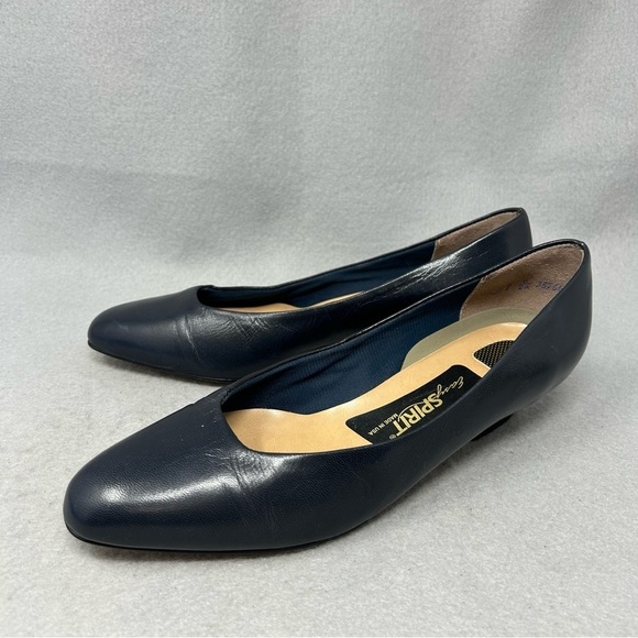 Easy Spirit USA Made Vintage Women’s Sz 7 Blue Leather Slip On Casual Heel Pump - Picture 1 of 13